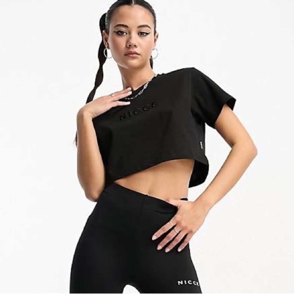 Nicce Short Sleeve Logo Crop Top